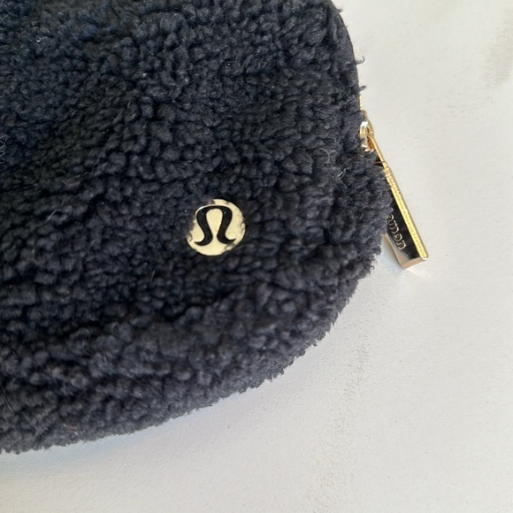 Lululemon Everywhere Crossbody Belt Bag. Like new, used once. Black/Gold - Picture 2 of 5